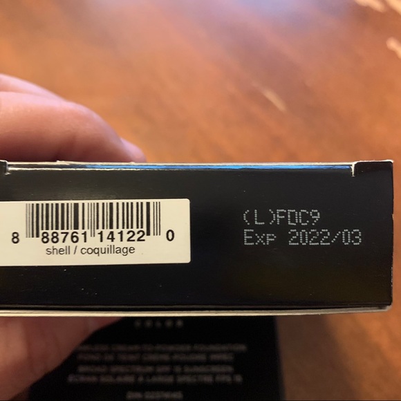 Avon Flawless Cream to Powder Foundation - Picture 6 of 6